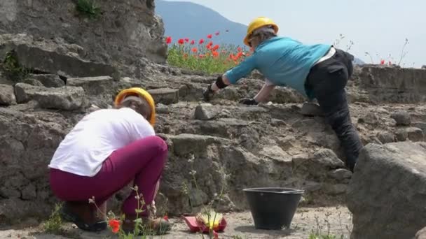 Pompeje Włochy Maja 2018 Dwóch Archeologów Pracuje Nad Wykopaliskami Pompejach — Wideo stockowe