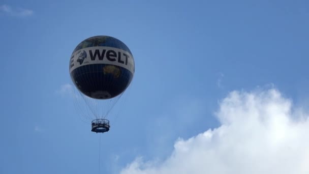 2018年7月11日 在德国柏林做广告的热气球 旅游胜地 氦气气球是世界上最大的捕获气球之一 — 图库视频影像