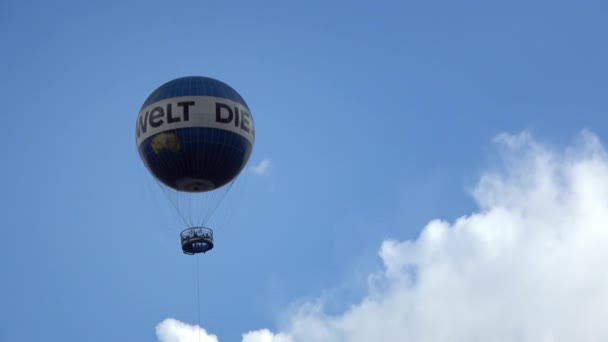 베를린 2018 베를린에서 광고가 나오는 열기구 관광객들의 풍선은 포획용 풍선중 — 비디오