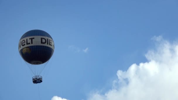 2018年7月11日 在德国柏林做广告的热气球 旅游胜地 氦气气球是世界上最大的捕获气球之一 — 图库视频影像