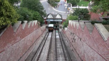 Budapeşte, Macaristan-17 Temmuz 2018: 4K. Budapeşte Castle Hill Füniküler veya Budavri Sikl, Macaristan 'ın Budapeşte şehrinde bir füniküler demiryolu. Araba durdu.