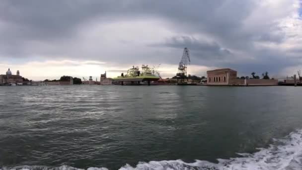 Gru Del Porto Venezia Italia Vista Una Barca Vela Nella — Video Stock