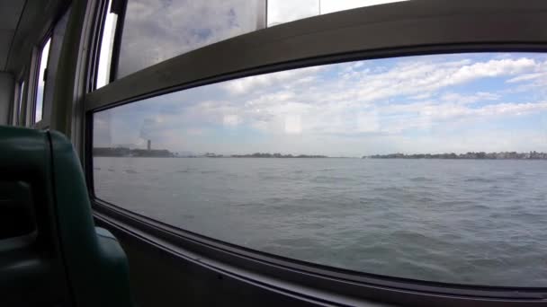 Utazás Egy Turistahajón Keresztül Velencei Lagúna Olaszország Kilátás Hajó Ablakából — Stock videók