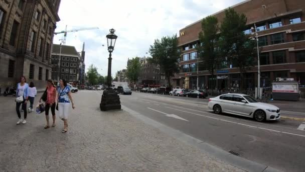Амстердам Нідерланди Липня 2018 Суб Єктивний Постріл Людини Йде Тротуару — стокове відео