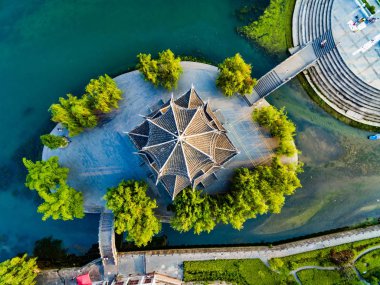 Wuyang Nehri boyunca Geleneksel pagoda havadan çekim, Guizhou, Çin