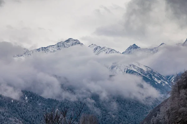 Nyugat-Szecsuán, Kína, Baron Hill táj hóval — Stock Fotó