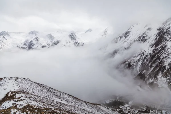 Oeste de Sichuan, China, Baron Hill paisaje con nieve —  Fotos de Stock