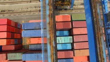 Tianjin, Çin - 4 Temmuz 2017: Kargo konteynerleriyle Limanın Havadan Görünümü,Tianjin,Çin.