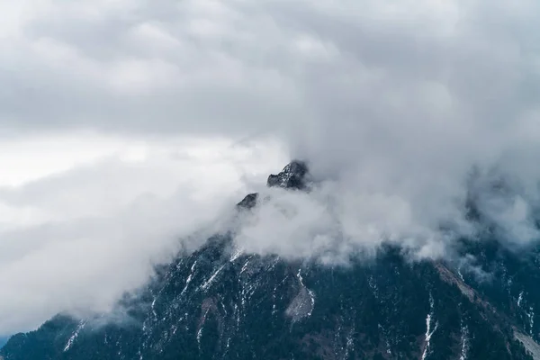 Western Sichuan, Cina, Cascate nuvolose della montagna della neve — Foto Stock