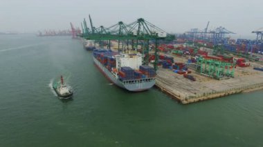 Tianjin, Çin - 4 Temmuz 2017: Kargo konteynerleriyle Limanın Havadan Görünümü,Tianjin,Çin.