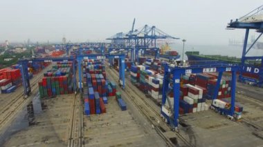 Tianjin, Çin - 4 Temmuz 2017: Kargo konteynerleriyle Limanın Havadan Görünümü,Tianjin,Çin.