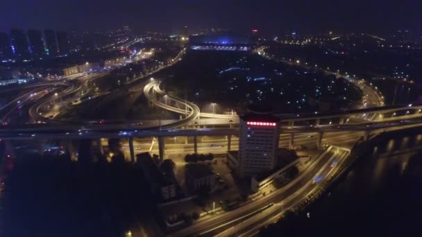 Gece üstgeçitte trafik havadan çekim, Tianjin, Çin — Stok video