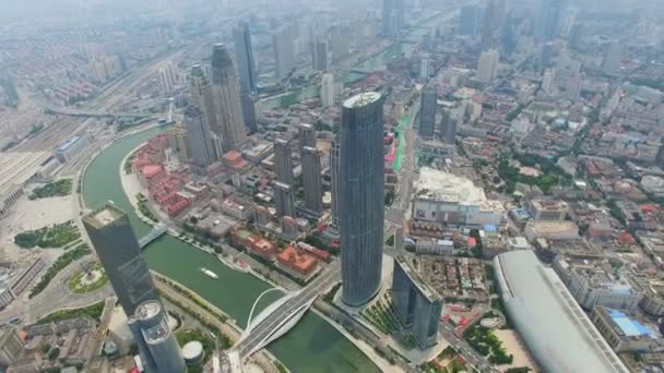 Vzdušný záběr moderních budov a městského Cityscape, Tianjin, Čína — Stock video