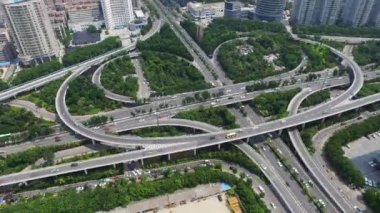 üst geçitlerde hareket eden trafiğin timelapse Aerial Shot,Xian, Çin.