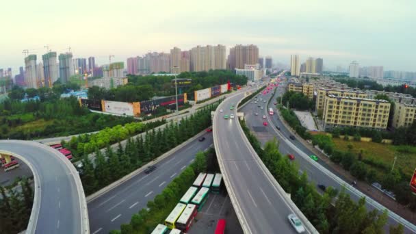 AERIAL shot of traffic moving on overpasses, Xian, China . — Vídeo de stock