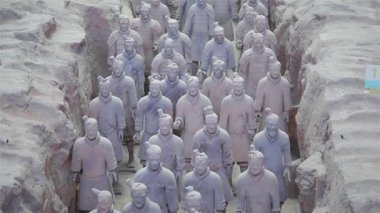 Xian, Çin - 17 Haziran 2013: Xian Çin 'in dışında bulunan terracotta ordusu savaşçıları ve askerleri