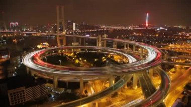 Gece Nanpu Spiral trafik Timelapse , Şangay, Çin