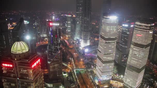 Zeitraffer des Verkehrs und des Stadtbildes von Shanghai bei Nacht, Shanghai, China — Stockvideo