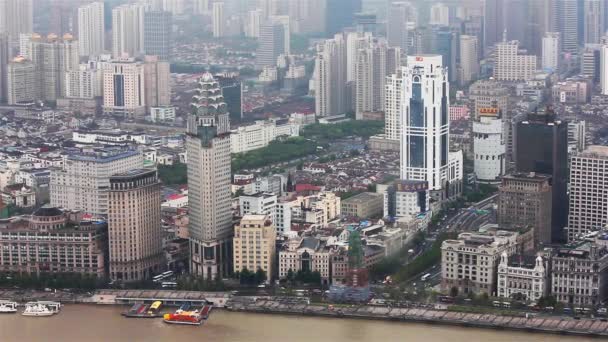 Vista da arquitetura histórica do Bund, de frente para o rio Huangpu, Xangai, China — Vídeo de Stock