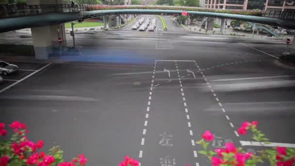 Crossroad, Şangay, Çin'de yoğun saat trafiğinin timelapse — Stok video
