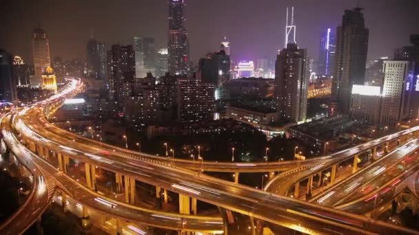 Timelapse of busy traffic over overpass in modern city, Shanghai, China — стоковое видео