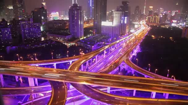 Timelapse of busy traffic over overpass in modern city, Shanghai, China — стоковое видео