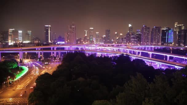 TimeLapse a forgalmas forgalom felett felüljáró a modern városban, Shanghai, Kína — Stock videók