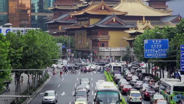 ジンガン地区、上海、中国のラッシュアワー交通 — ストック動画
