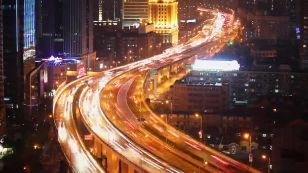 Timelapse of busy traffic over overpass in modern city, Shanghai, China — стоковое видео