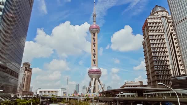 Shanghai Kina-Oct 24 2013, video av Oriental Pearl Tower i Shanghai — Stockvideo