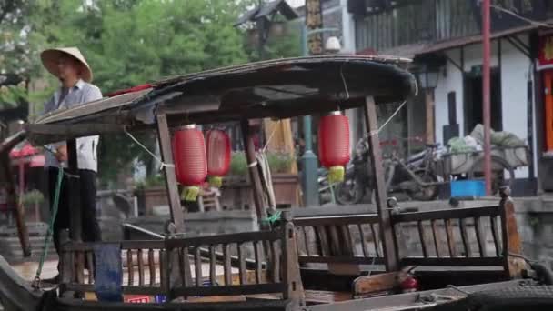 Shanghai Chine-Sep 09 2013, Chine bateaux de tourisme traditionnels à Shanghai Zhujiajiao ville avec bateau et bâtiments historiques, Shanghai Chine — Video