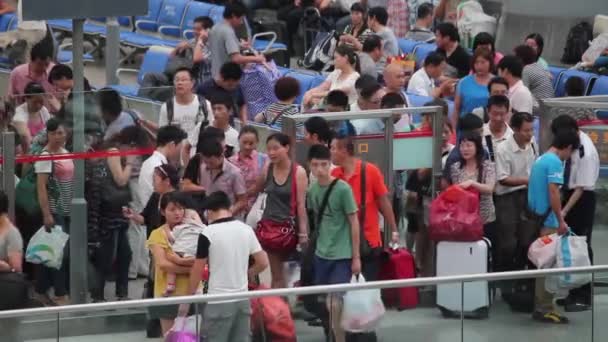 Shanghai, China - Sep 11, 2013: Train Station Security Entrance — стоковое видео