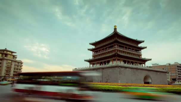 XI AN, CHINA - April 12, 2013: Time lapse of Xian Bell Tower — 비디오