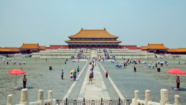Main square of Forbidden city Beijing capital of China. Emperor palace. Timelapse with moving tourists. — Stock Video