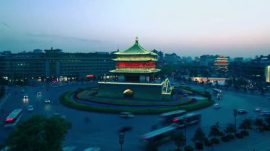 Xi An, Çin - 12 Nisan 2013: Xian Bell Tower 'ın zaman aşımı, gece gündüz