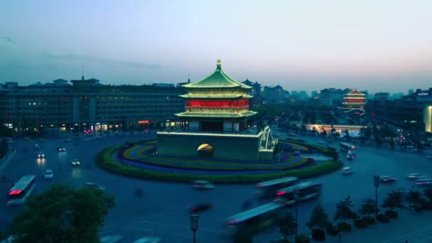 Xi An, Kina - April 12, 2013: Tiden förfaller Xian Bell Tower, dag till natt — Stockvideo