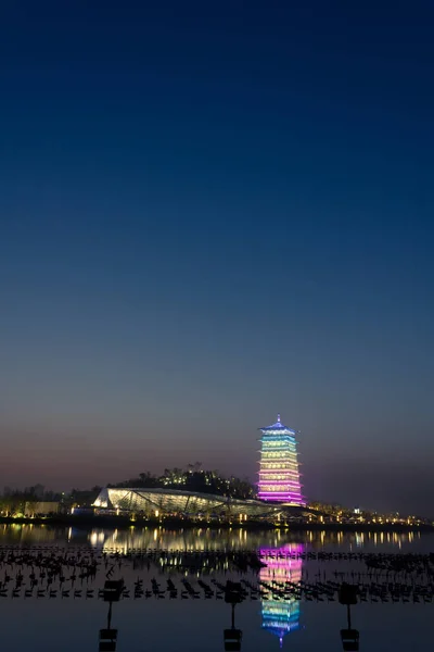 Torre de Changan en la noche, nuevo hito de Xian, Shaanxi, China — Foto de Stock