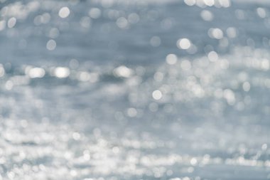 Deniz veya okyanusun defokusedilmiş su yüzeyi