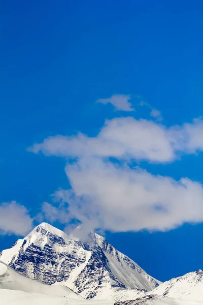 Τοπίο του βουνού στο οροπέδιο Κουινχάι, Κίνα. Φωτογραφία Αρχείου