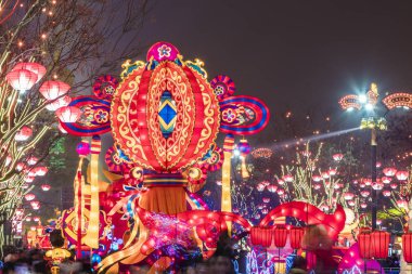 Xian, Çin - 13 Şubat 2019 Çin bahar festivali için Scenic Meydanı 'nda kalabalık 