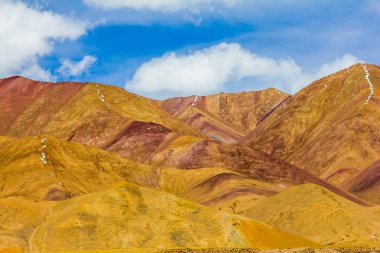 Qinghai Platosu üzerinde dağ manzara, Çin. 
