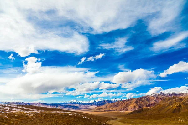 Krajobraz góry na płaskowyżu Qinghai, Chiny. Zdjęcie Stockowe