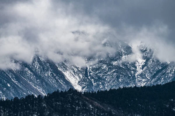 West-Sichuan, China, Snow Mountain Cloud Falls — Stockfoto