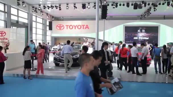 Xian china, - 30.09.2013: -macao auto show, — Stockvideo