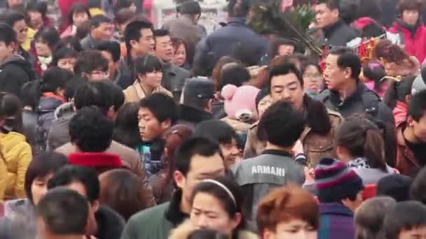 Tongchuan Kina-Feb 26 2012: folkmassan på Gud av mediciner Temple Fair under kinesiska vårfest, — Stockvideo