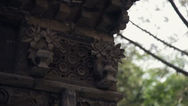 Alero de techo tradicional de un templo chino — Vídeos de Stock