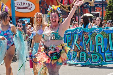 Brooklyn, Ny - Haziran 16: 36 yıllık yaz olay, Coney Island Mermaid Parade 2018.