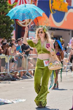 Brooklyn, Ny - Haziran 16: 36 yıllık yaz olay, Coney Island Mermaid Parade 2018.