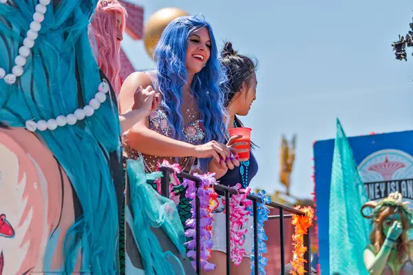 Brooklyn, Ny - Haziran 16: 36 yıllık yaz olay, Coney Island Mermaid Parade 2018.