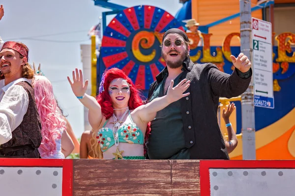 Brooklyn, Ny - Haziran 16: 36 yıllık yaz olay, Coney Island Mermaid Parade 2018.